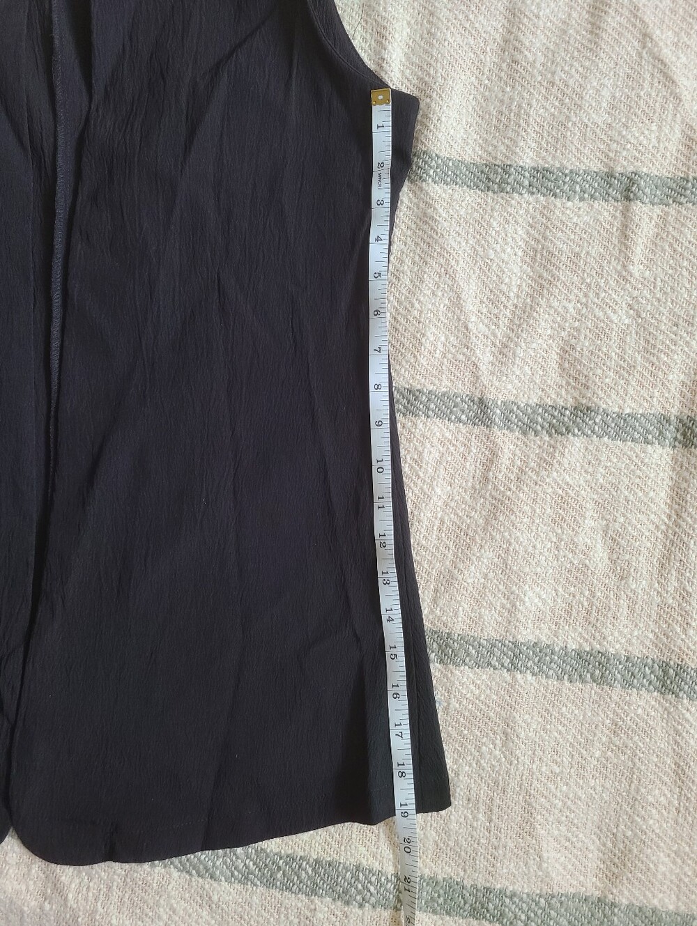 Long Black Sleeveless Vest - Picture 9 of 10